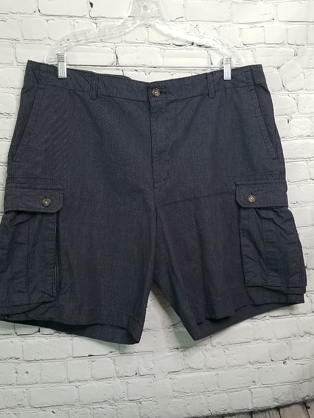 Club Room men's Navy/white cargo shorts size 40 100% cotton EUC